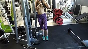 Casi Pillado En El Gimnasio Durante El Squirting XVIDEOS