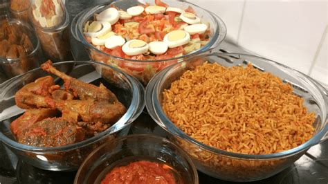 Jollof Rice Recipe - Yummieliciouz