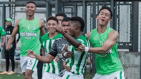 Atlético Nacional se impone al campeón defensor Águilas Doradas y se