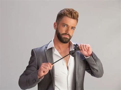 Exactor porno gay se postula a la alcaldía en España LIA FM