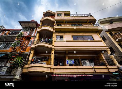 Apartment building in Sampaloc, Manila, The Philippines Stock Photo - Alamy