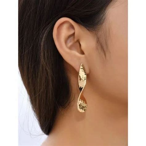 Kesardeep Impex Women Unique Stylish Gold Plated 925 Silver Earing At