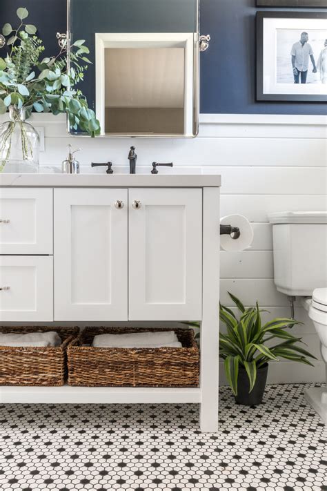 Hgtv Bathrooms Farmhouse Bathroom Los Angeles By Soko Design