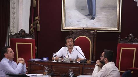 PP PSOE y Ciudadanos cercan a Kichi en su último debate sobre el