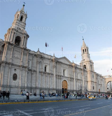 Catedral De Arequipa Y Plaza De Armas Perú 16674499 Foto De Stock En