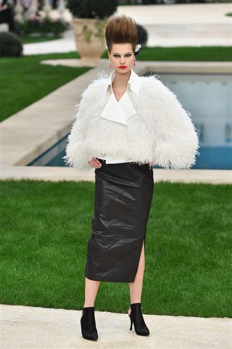 Chanel-Spring-2019-Couture-Collection-Paris-Fashion-Week-Tom-Lorenzo-Site (43) - Tom + Lorenzo