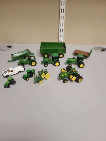 John Deere Metal Miniature Tractors Ness Bros Realtors Auctioneers