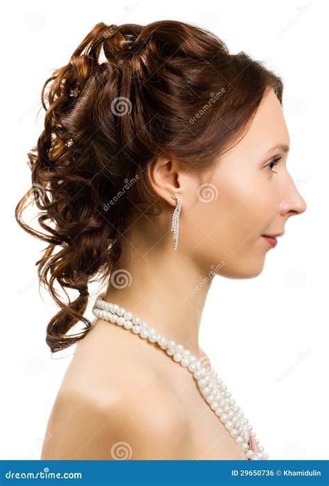 Belle Fille Avec Un Collier Autour Du Cou Photo Stock Image Du