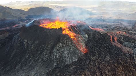 46 Volcanoes Are Erupting Right Now—What That Means for Us — B