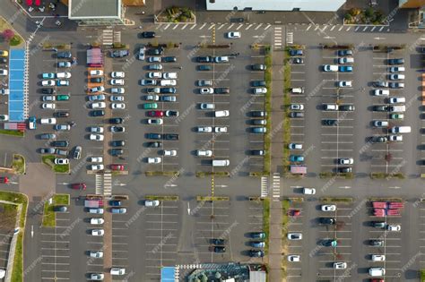 Veduta Aerea Di Molte Auto Colorate Parcheggiate Nel Parcheggio Con