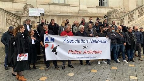 Tours Une Cinquantaine De Policiers Magistrats Et Avocats