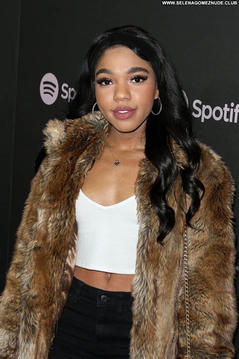 Teala Dunn No Source Beautiful Babe Posing Hot Sexy Celebrity Nude