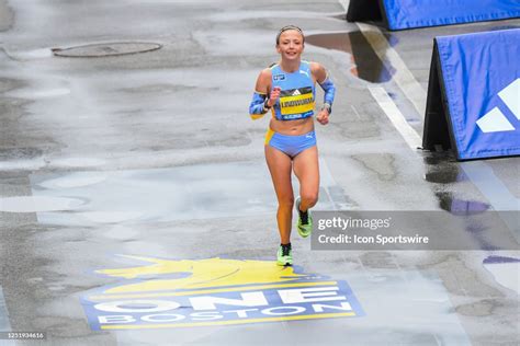 Dakotah Lindwurm Of The United States Runs To The Finish Line Of The