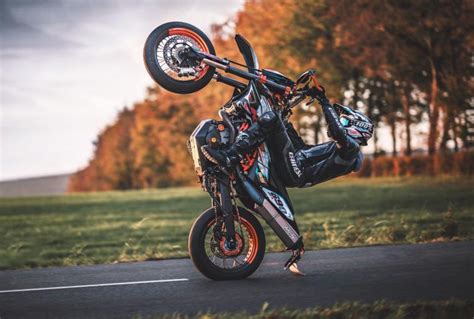 30 KTM Supermoto Wallpapers WallpaperSafari