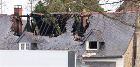 Laval En Pleine Nuit La Maison Prend Feu L Ensemble Du Pavillon