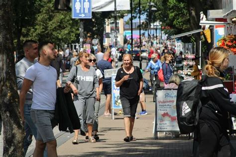 Praca sezonowa nad Bałtykiem Pracownicy pilnie poszukiwani Ile można