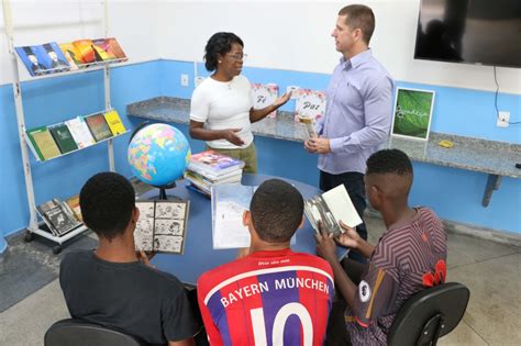 Fundação Cultura Barra Mansa Doa Livros Para O Criaad A Voz Da Cidade