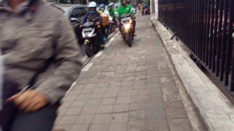 Hati Hati Pengendara Motor Tak Bisa Seenaknya Lewat Flyover Pesing Ada