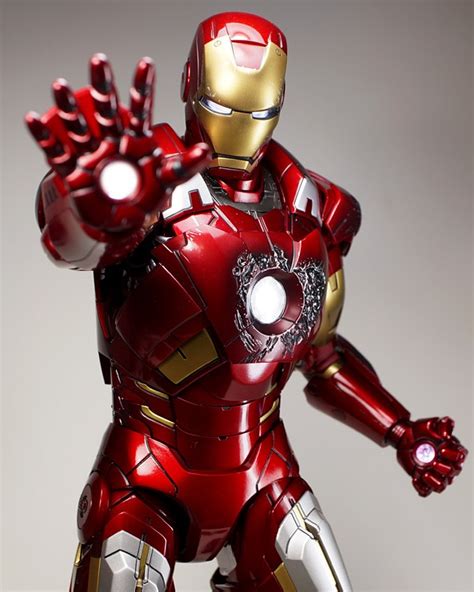Avengers Hot Toys Iron Man Mark VII Released Overseas Photos Marvel Toy News