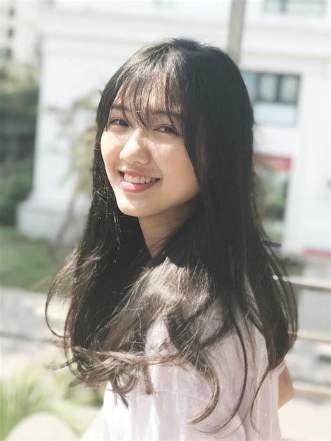 Đại học Kinh tế Quốc dàn sở hữu dàn hot boy hot girl nổi tiếng