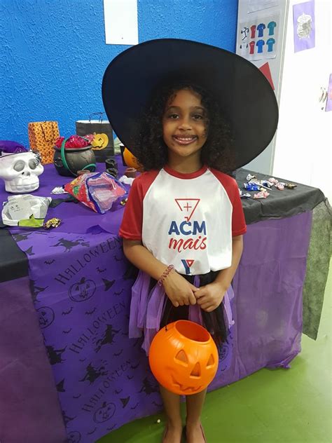 Idiomas ACM Rua Da Praia E Alunos Do ACM Mais Celebram O Halloween ACM RS