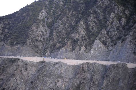 Artvin Erzurum Kara Yolunda Heyelan Nedeniyle Ula M Sa Lanam Yor