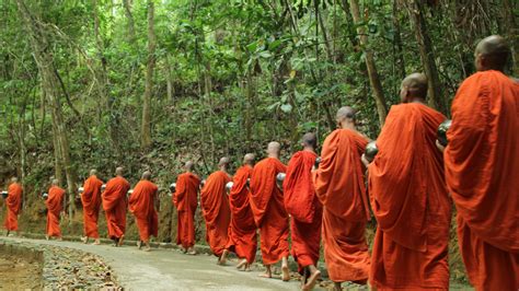 Fakta Perjalanan Biksu Jalan Kaki Dari Thailand Ke Borobudur