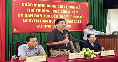 Thứ trưởng Phó Chủ nhiệm UBDT Lê Sơn Hải thăm tặng quà Tết tại Sóc