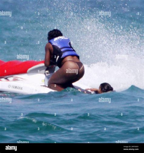 Exclusif Tennis Champ Serena Williams A Un Jet Ski Wipeout Tout En