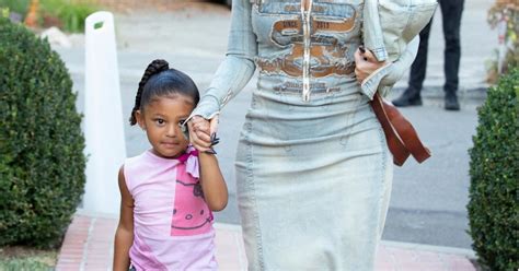 Kylie Jenner et sa fille Stormi à leur arrivée à l événement 818