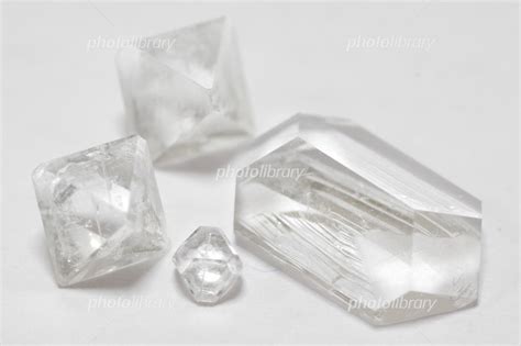 ミョウバンの結晶 写真素材 [ 6697181 ] - フォトライブラリー photolibrary