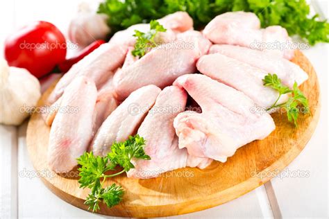 Alitas De Pollo Crudo — Foto De Stock © Nitrub 26488951