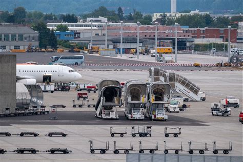 Voli Speciali Per Il Rimpatrio Dei Richiedenti Asilo Spesso Un Aereo