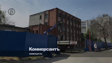 В центре Екатеринбурга рядом с садом Энгельса сносят здание ради ...