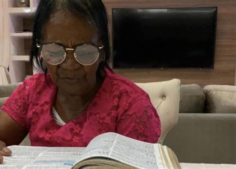 Pastora de 79 anos é morta a pancadas na porta de igreja em Goiás