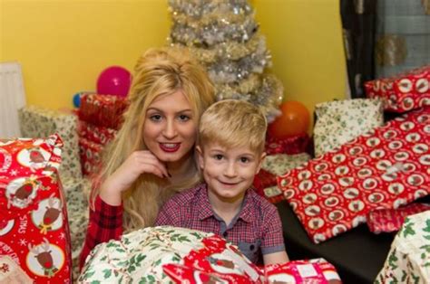 Woman Becomes A Porn Star So That She Can Finally Spoil Her Son For Christmas Pics