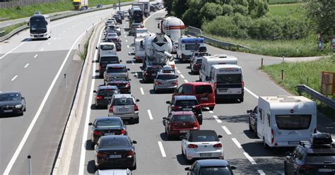 A Defekter Lkw Sorgt F R Mega Stau Bei Oberalm Salzburg