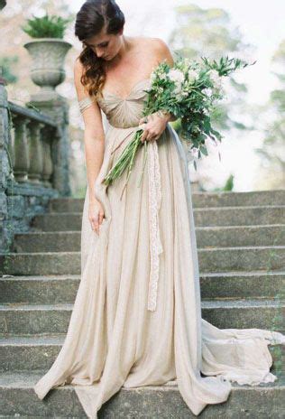 Букет невесты 2021: тренд на цветы с длинными стеблями | Bridal ...