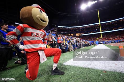 Ohio State Buckeyes Mascot Photos and Premium High Res Pictures - Getty ...