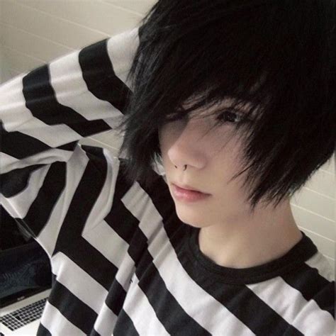 Pin by Janne coldflield on Emo | Cute emo guys, Emo hair, Emo girls