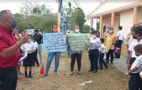 En La Colorada Padres Protestan Por Falta De Docentes D A A D A