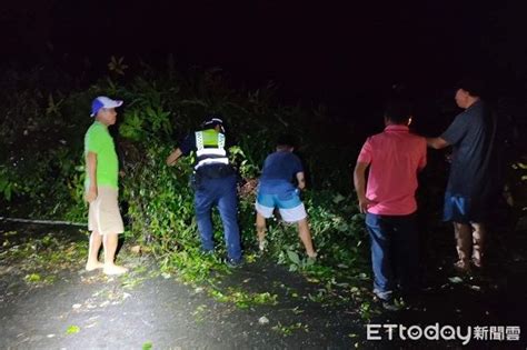 颱風將來襲路樹橫躺車道 龍潭警民合作鋸樹排除恢復交通 Ettoday地方新聞 Ettoday新聞雲