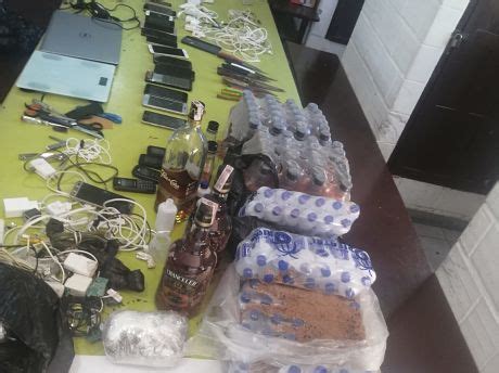 Hallan Cuchillos Celulares Y Alcohol Tras Requisa En El Penal De