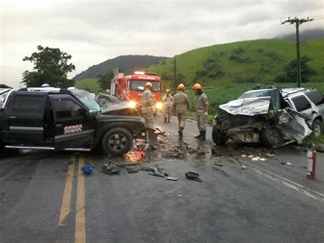 Morre uma das três vítimas da colisão entre caminhonetes na RJ 116