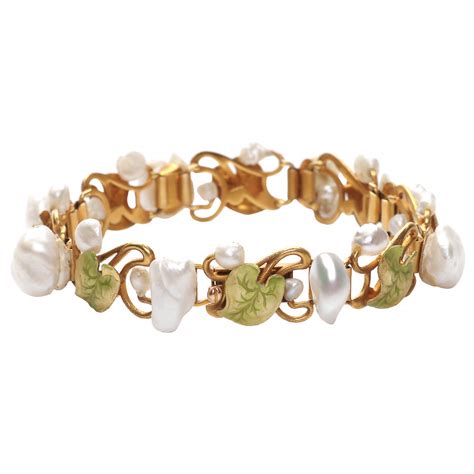 Jewelry : Gold bracelet with pearls