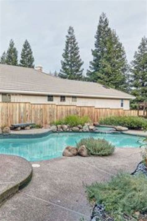 Stylish Pool Fence ideas (With Material Options Guide)