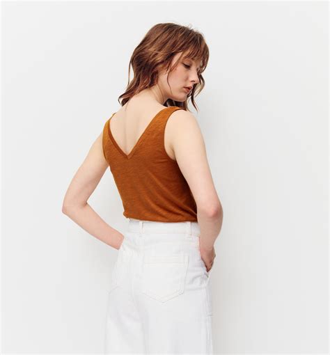 V Neckline Sleeveless Top Caramel