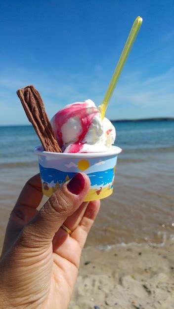 Premium Photo Ice Cream On A Hot Day