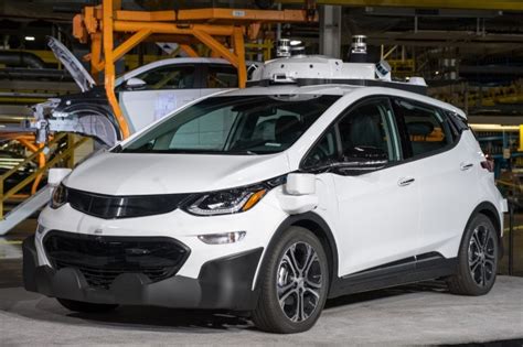 Cruise AV, GM's autonomous electric Bolt EV, to go into production in 2019