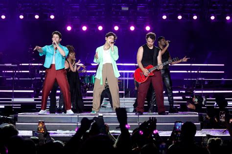 Photos Jonas Brothers Kick Off The Tour At Yankee Stadium